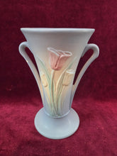 Load image into Gallery viewer, Hull Pottery Tulip Vase 032
