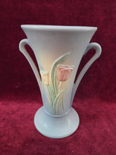 Load image into Gallery viewer, Hull Pottery Tulip Vase 032

