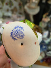Load image into Gallery viewer, Herend Bird Figurine 043
