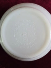 Load image into Gallery viewer, Pyrex 401 Friendship Bowl - 1.5 pint 045
