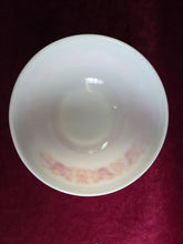 Load image into Gallery viewer, Pyrex 403 Friendship Bowl 2.5 quarts
