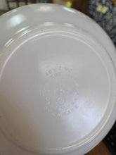 Load image into Gallery viewer, Pyrex 403 Friendship Bowl 2.5 quarts
