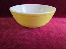 Load image into Gallery viewer, Pyrex Yellow 404 Bowl 4 Quart
