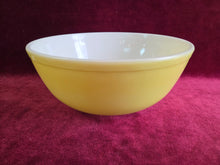 Load image into Gallery viewer, Pyrex Yellow 404 Bowl 4 Quart
