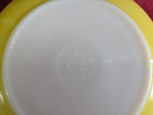 Load image into Gallery viewer, Pyrex Yellow 404 Bowl 4 Quart
