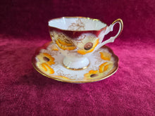 Load image into Gallery viewer, Salisbury Iceland Poppy Teacup 42510
