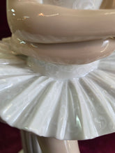 Load image into Gallery viewer, Lladro Ballerina 042
