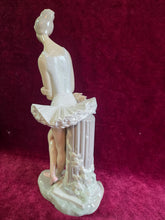 Load image into Gallery viewer, Lladro Ballerina 042
