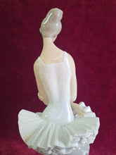 Load image into Gallery viewer, Lladro Ballerina 042
