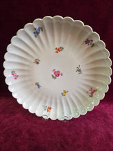 Load image into Gallery viewer, Meissen Scattered Flower Platter with Scalloped Edges 2542
