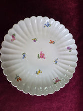 Load image into Gallery viewer, Meissen Scattered Flower Platter with Scalloped Edges 2542
