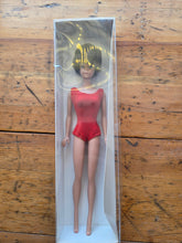 Load image into Gallery viewer, Brunette Bubble Cut Barbie 42508

