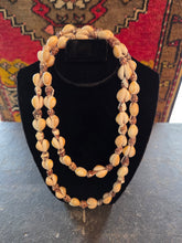 Load image into Gallery viewer, Seashell Necklace 47
