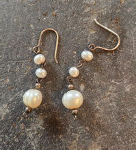 Load image into Gallery viewer, Pearl Drop Earrings 47
