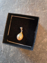 Load image into Gallery viewer, Pink Pearl Pendant ROC 932
