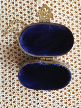 Load image into Gallery viewer, Vintage Brass Coin Purse 42605

