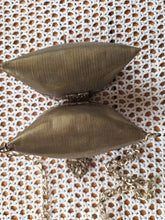 Load image into Gallery viewer, Vintage Brass Coin Purse 42605
