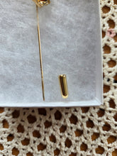 Load image into Gallery viewer, Cameo Stick Pin 42605
