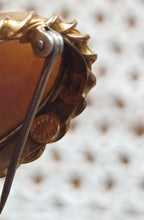 Load image into Gallery viewer, Cameo Brooch 42604

