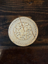 Load image into Gallery viewer, Small Wooden Box 568

