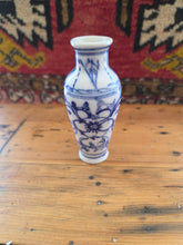 Load image into Gallery viewer, Miniature Vase 569

