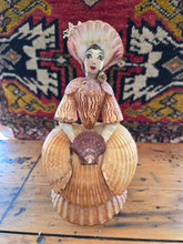 Load image into Gallery viewer, Shell Lady 42605
