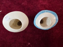 Load image into Gallery viewer, Head Vase. Choice of 2 571
