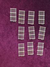 Load image into Gallery viewer, Britain's Diecast Fence Posts 2670
