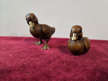 Load image into Gallery viewer, Pair of Wooden Ducklings 42607
