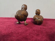 Load image into Gallery viewer, Pair of Wooden Ducklings 42607

