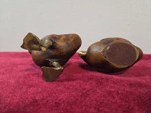 Load image into Gallery viewer, Pair of Wooden Ducklings 42607
