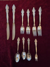 Load image into Gallery viewer, Rogers Brothers Silverplated Cutlery 569
