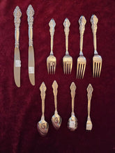 Load image into Gallery viewer, Rogers Brothers Silverplated Cutlery 569
