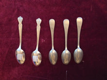 Load image into Gallery viewer, Silverplated Teaspoons with Letter Engraving 42603
