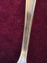 Load image into Gallery viewer, Silverplated Serving Cutlery 568

