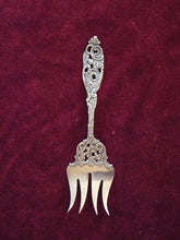 Load image into Gallery viewer, Silverplated Serving Cutlery 568
