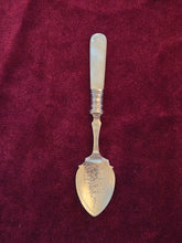 Load image into Gallery viewer, Mother of Pearl Cutlery 42605
