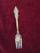 Load image into Gallery viewer, Rogers Brothers Silverplated Cutlery 569
