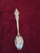 Load image into Gallery viewer, Rogers Brothers Silverplated Cutlery 569

