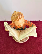 Load image into Gallery viewer, Hummel Goebel Figurine #184 "The Latest News" 043
