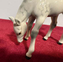Load image into Gallery viewer, Beswick Dapple Grey Gloss Head Down Foal 947 42603
