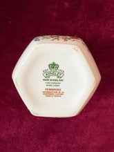 Load image into Gallery viewer, Aynsley Pembroke Vase 42603
