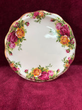 Load image into Gallery viewer, Royal Albert Old Country Roses. Trivet. Made in England 42503
