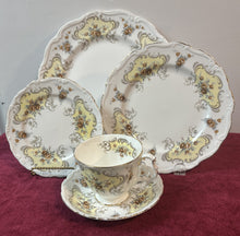Load image into Gallery viewer, Royal Albert September Song 20-piece Set. Made in England
