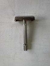 Load image into Gallery viewer, Gillette Rocket Razor in Orignal Box 42508
