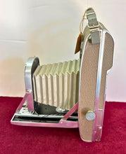 Load image into Gallery viewer, 1957 - 1962 Polaroid 800 Camera 42604
