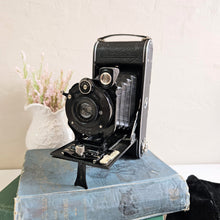 Load image into Gallery viewer, Ziess Ikon Contessa-Nettle Folding Camera 024
