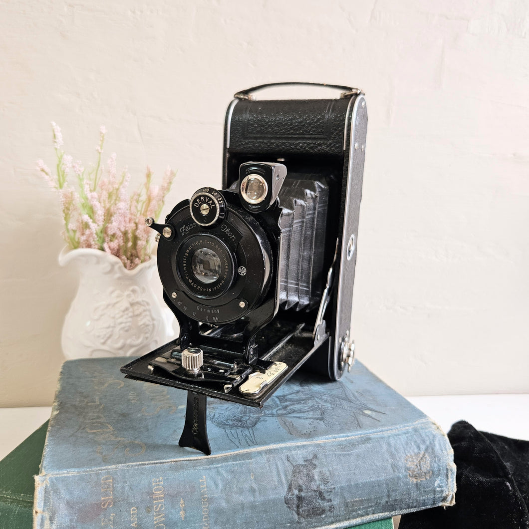 Ziess Ikon Contessa-Nettle Folding Camera 024
