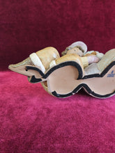 Load image into Gallery viewer, Lladro A Sweet Gesture 195
