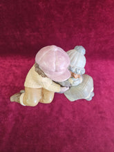 Load image into Gallery viewer, Lladro A Sweet Gesture 195
